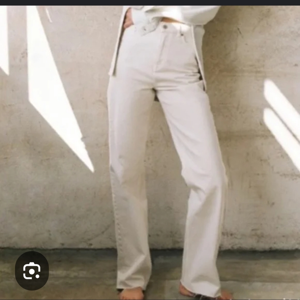 Zara Cream Straight Leg Jeans With Raw Hem Size 4